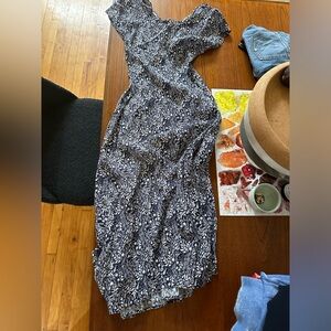 white and navy vintage floral dress 💙💮